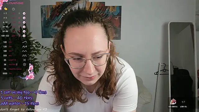 Snapshot of ellie_coy_ chatting on 02-02-26, 01:43 ellie coy online show from 02-02-26, 01:43