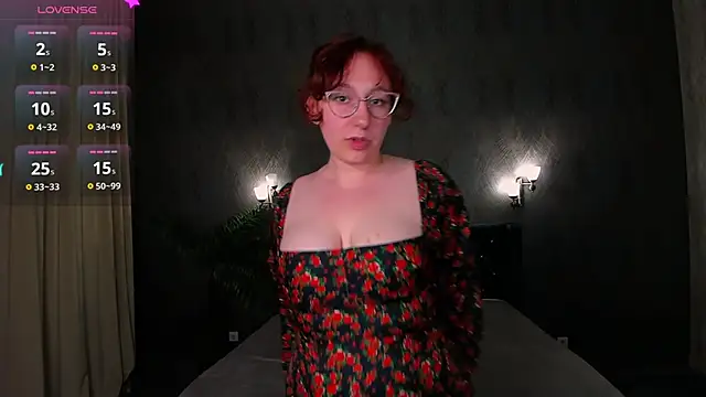 Snapshot of ellie_coy_ chatting on 06-19-26, 07:41 ellie coy online show from 06-19-26, 07:41