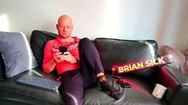 Snapshot of BRIANSILK77 chatting on 01-11-26, 12:23 BRIANSILK77 online show from 01-11-26, 12:23