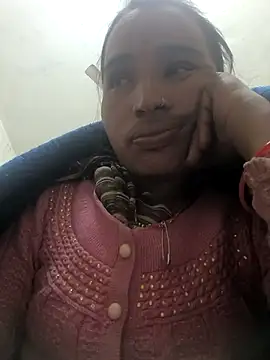 Snapshot of Hot_raaani chatting on 01-10-26, 02:23 Hot raaani online show from 01-10-26, 02:23