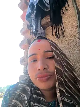 Snapshot of Hot_raaani chatting on 12-18-25, 07:13 Hot raaani online show from 12-18-25, 07:13