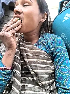 Snapshot of Hot_raaani chatting on 12-16-25, 10:30 Hot raaani online show from 12-16-25, 10:30