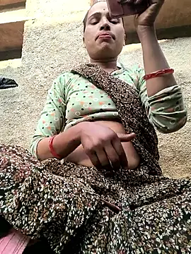 Snapshot of Hot_raaani chatting on 12-15-25, 10:10 Hot raaani online show from 12-15-25, 10:10