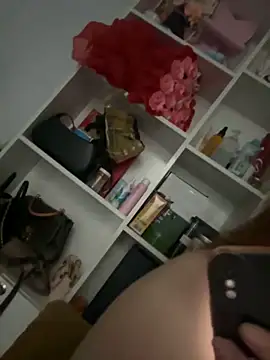 Snapshot of -Linaa- chatting on 09-10-25, 01:10 -Linaa- online show from 09-10-25, 01:10