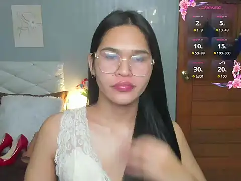 Snapshot of AlianaBlair chatting on 10-11-25, 02:40 AlianaBlair online show from 10-11-25, 02:40