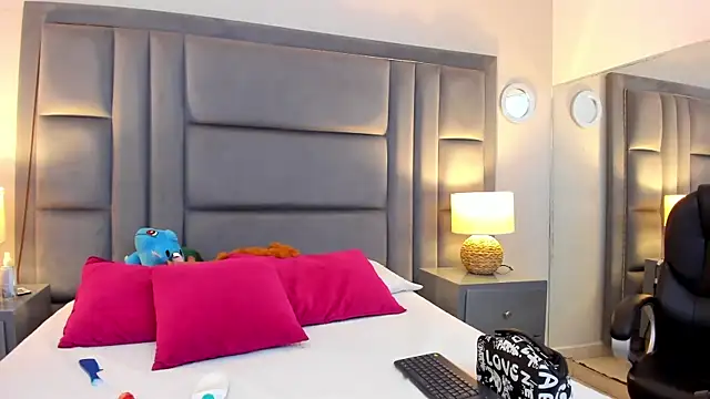 GabyMoreau online show from 01-14-26, 04:10