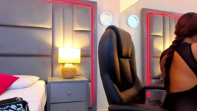 GabyMoreau online show from 01-18-26, 01:25