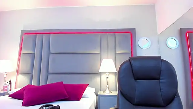 GabyMoreau online show from 04-08-26, 08:43