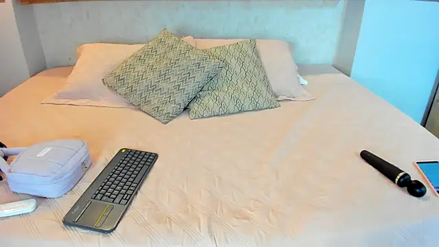 Snapshot of Emilly_Beaumont chatting on 05-12-26, 12:55 Emilly Beaumont online show from 05-12-26, 12:55