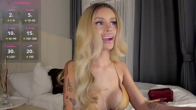 Snapshot of LUUVRRI_21 chatting on 05-08-26, 04:11 LUUVRRI 21 online show from 05-08-26, 04:11