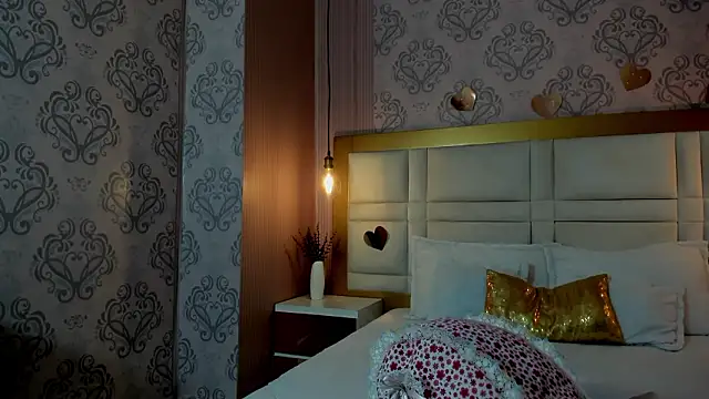 Snapshot of luna_hot_ass chatting on 02-14-26, 03:40 luna hot ass online show from 02-14-26, 03:40