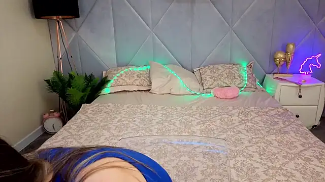 DiamondGoldie online show from 10-15-25, 07:49