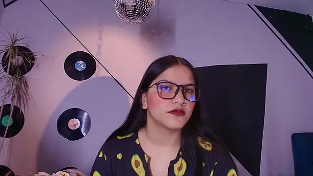 Lilith and Khloe online show from 03-03-26, 11:17