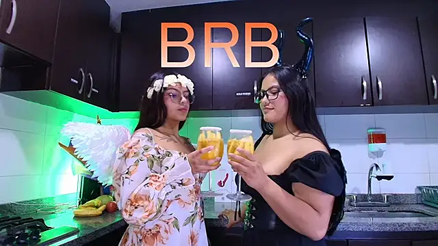 Lilith and Khloe online show from 11-04-25, 11:25