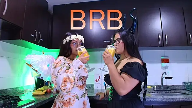 Lilith and Khloe online show from 11-06-25, 11:25