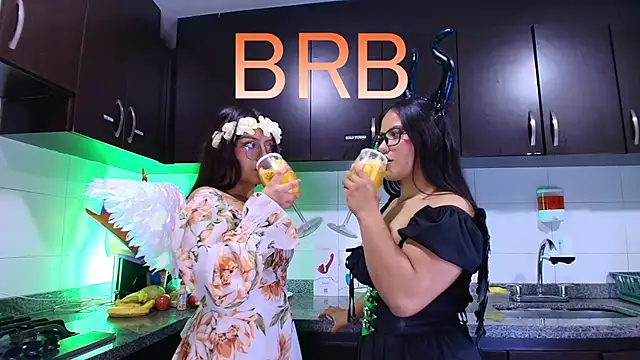 Lilith and Khloe online show from 11-02-25, 11:48