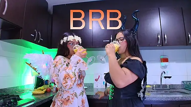 Lilith and Khloe online show from 11-11-25, 11:27