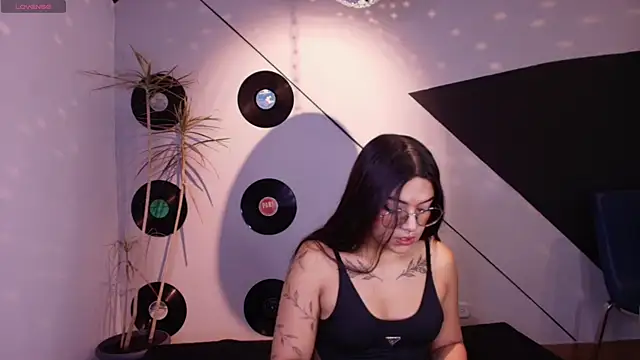 Lilith and Khloe online show from 11-09-25, 11:25