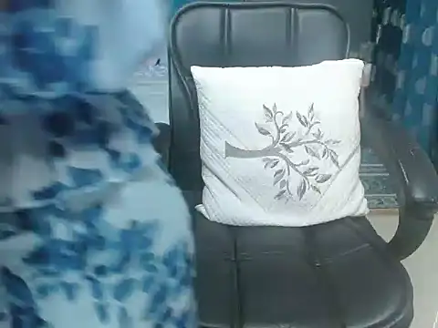 Urlove lily online show from 09-30-25, 06:08