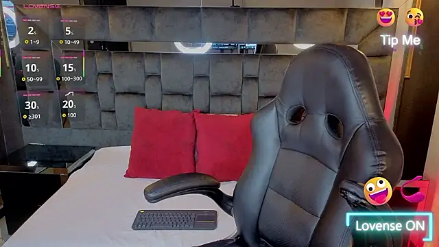 Aniajoness  online show from 03-04-26, 03:58