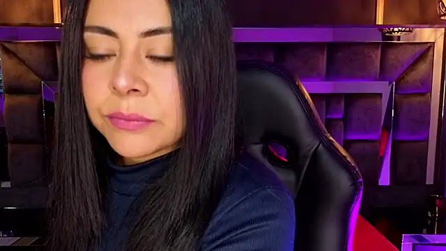 Aniajoness  online show from 12-17-25, 04:17