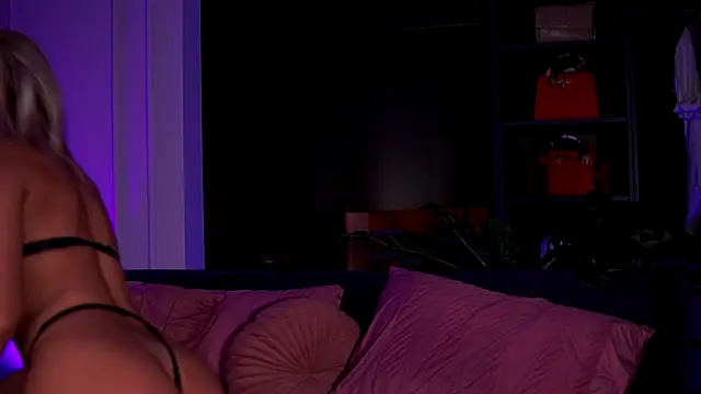 Snapshot of Monique_Celeste chatting on 11-16-25, 04:50 Monique Celeste online show from 11-16-25, 04:50