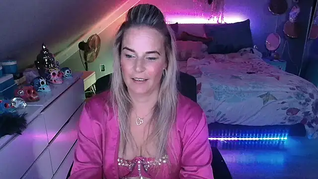 Mrs-Aurora online show from 05-16-26, 07:02