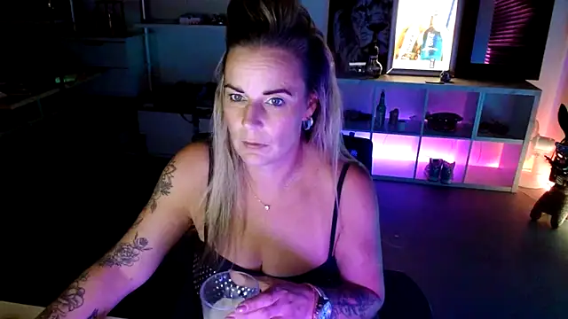 Mrs-Aurora online show from 10-16-25, 09:12