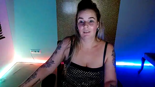 Mrs-Aurora online show from 12-04-25, 07:35