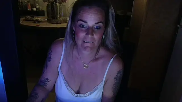 Mrs-Aurora online show from 04-29-26, 01:10