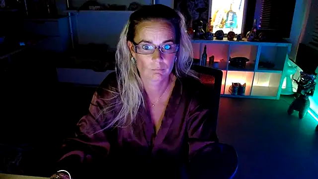 Mrs-Aurora online show from 10-06-25, 09:48