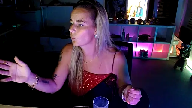 Mrs-Aurora online show from 10-05-25, 08:10