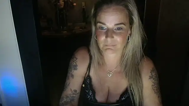 Mrs-Aurora online show from 05-24-26, 12:43