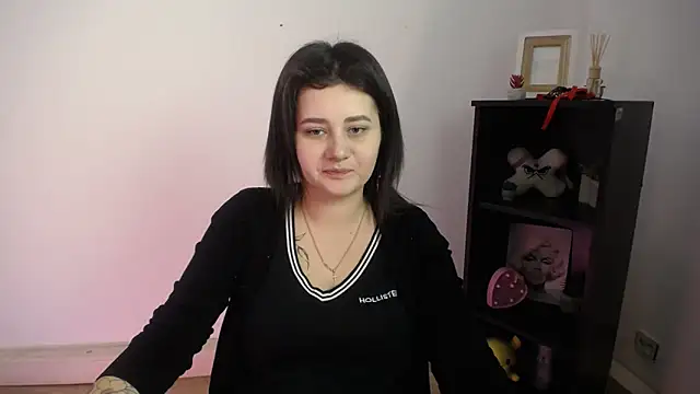 Katrin kiss  online show from 11-14-25, 12:42