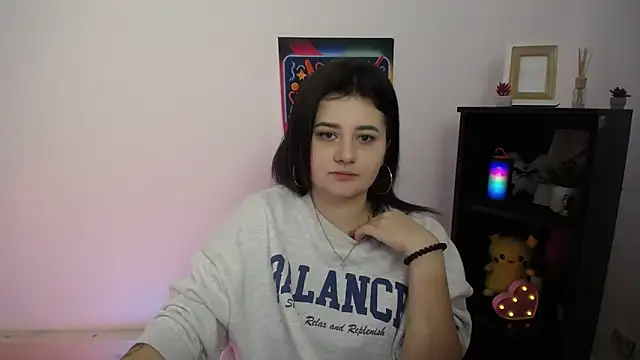 Snapshot of Katrin_kiss_ chatting on 10-19-25, 10:40 Katrin kiss  online show from 10-19-25, 10:40