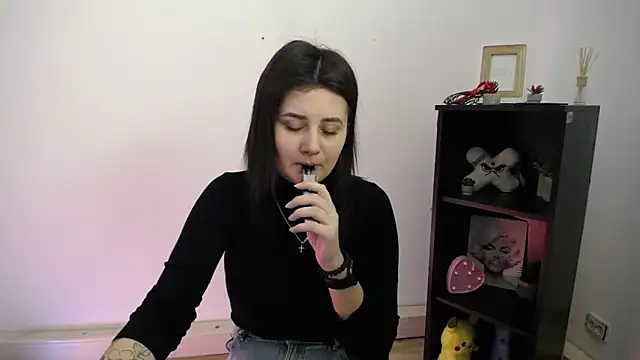 Snapshot of Katrin_kiss_ chatting on 01-19-26, 01:37 Katrin kiss online show from 01-19-26, 01:37