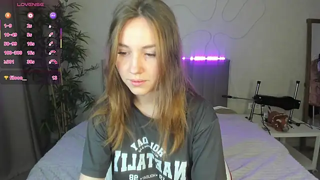 Snapshot of Luna_G0ld chatting on 10-15-25, 12:09 Luna G0ld online show from 10-15-25, 12:09