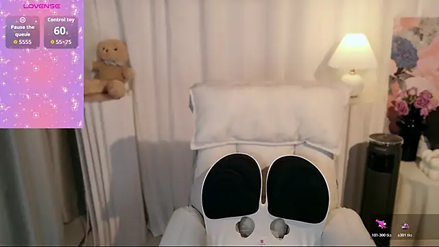 Snapshot of Seven-76 chatting on 11-14-25, 03:26 Seven-76 online show from 11-14-25, 03:26