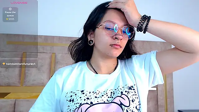 Kitty ravee online show from 09-24-25, 01:50