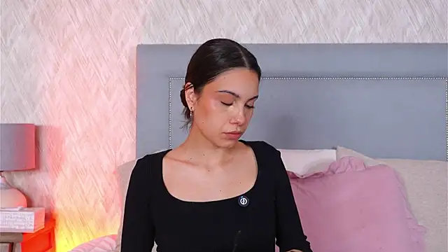 Snapshot of Sofy_Bradd chatting on 10-11-25, 02:23 Sofy Bradd online show from 10-11-25, 02:23