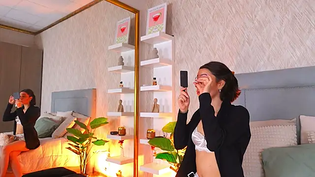 Sofy Bradd online show from 04-19-26, 06:14