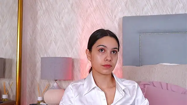 Snapshot of Sofy_Bradd chatting on 10-09-25, 03:07 Sofy Bradd online show from 10-09-25, 03:07