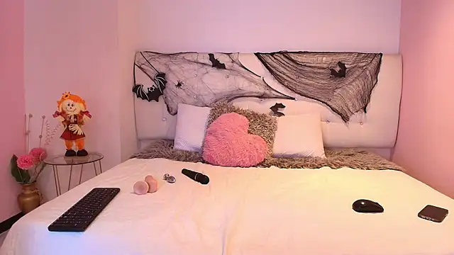 Snapshot of lilyth_bloom chatting on 10-22-25, 12:59 lilyth bloom online show from 10-22-25, 12:59