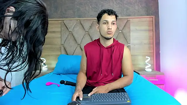 EimyAndMaxi online show from 04-22-26, 08:15