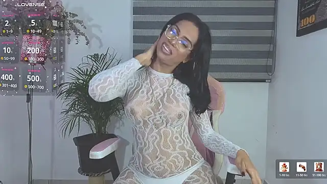 Snapshot of Queen_Morena chatting on 07-15-26, 01:56 Queen Morena online show from 07-15-26, 01:56