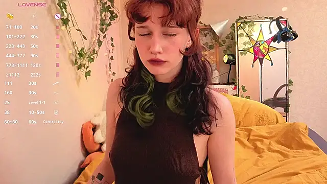 Snapshot of LeelooYolo chatting on 06-15-26, 04:50 LeelooYolo online show from 06-15-26, 04:50