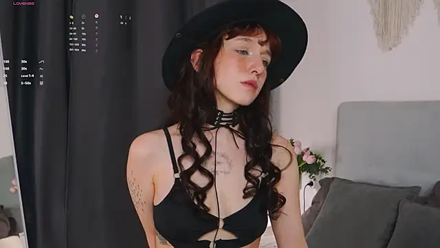 LeelooYolo online show from 04-14-26, 04:01