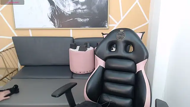 olivia russo  online show from 02-09-26, 08:07