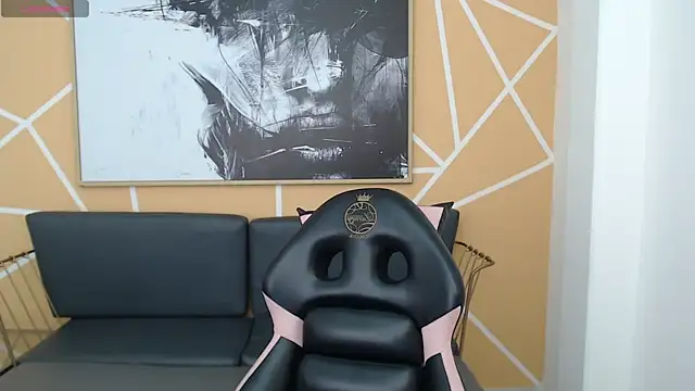 olivia russo  online show from 11-11-25, 08:03