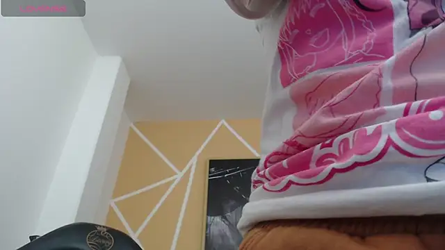 olivia russo  online show from 10-19-25, 01:03